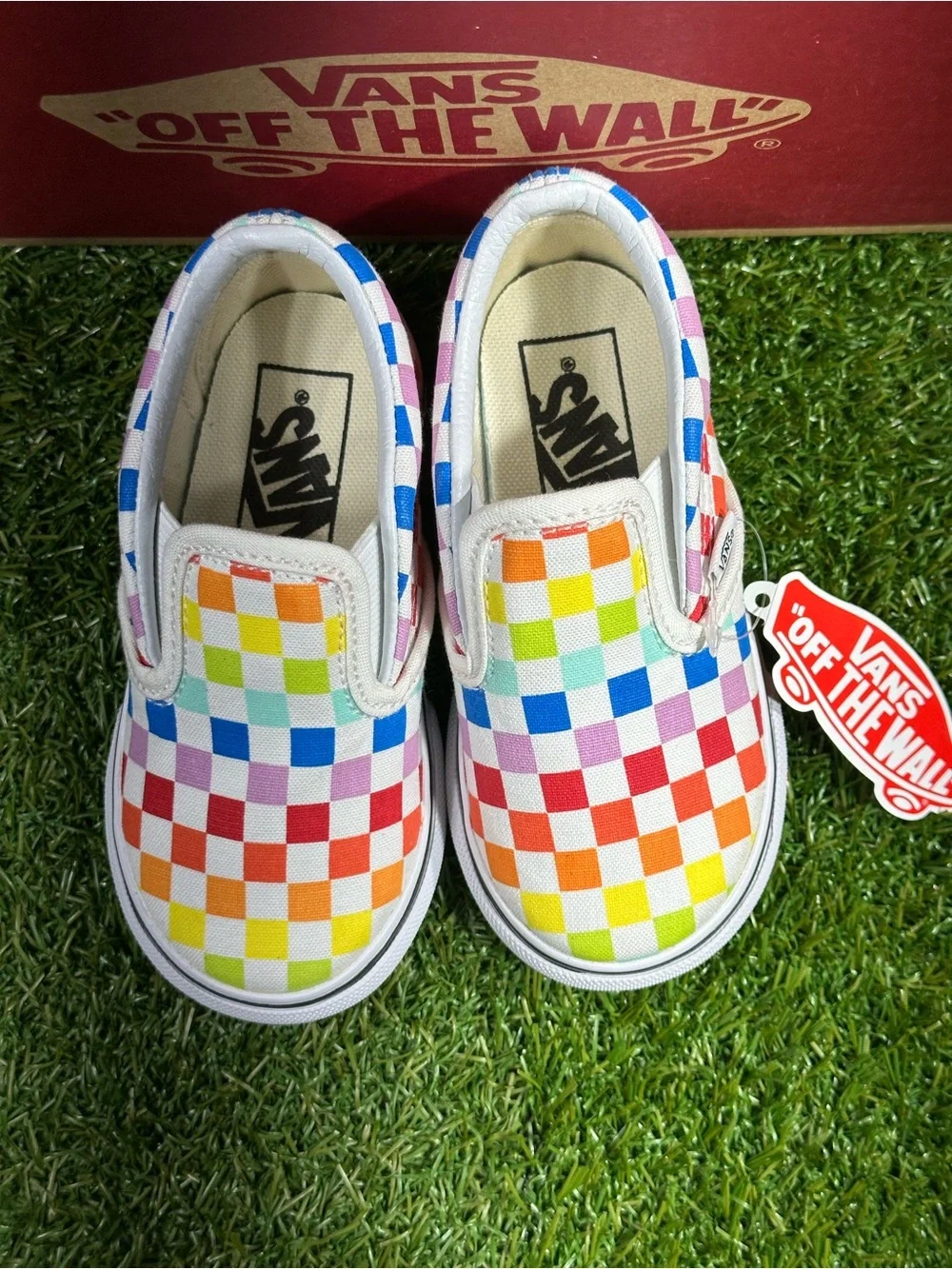 Vans Classic Slip- On Rainbow Checkerboard/White,Toddler 6.5 , VN000EX8U09